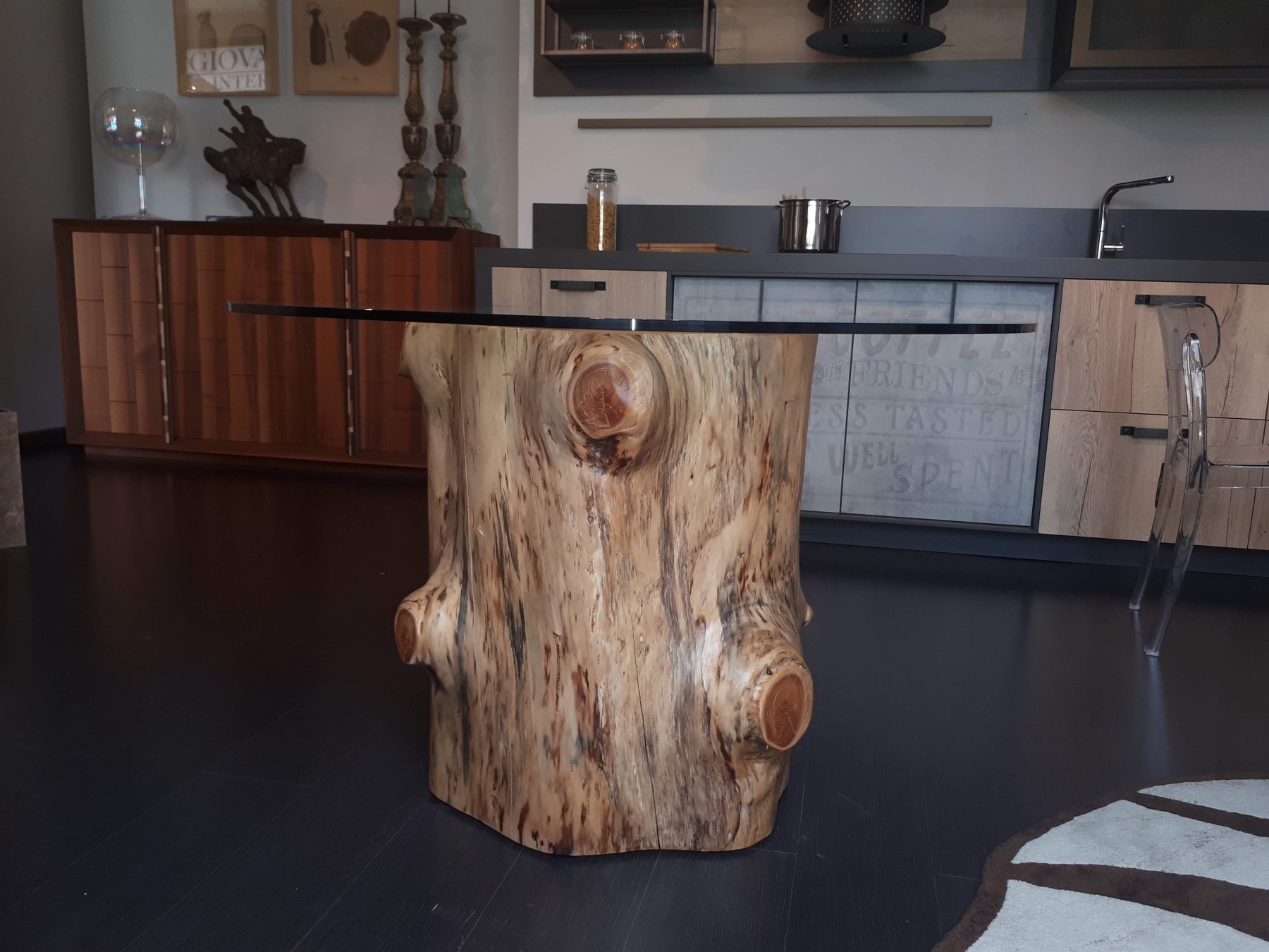 Tavolo con piano da ceppo di legno — Giovanni Conti Interior Design