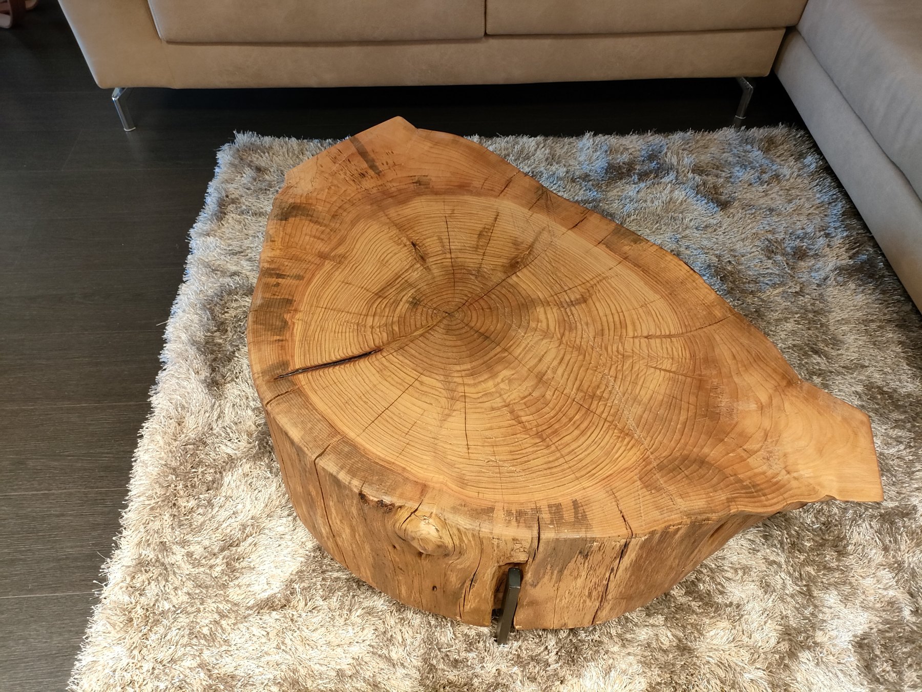 Tavolino in legno massello — Giovanni Conti Interior Design