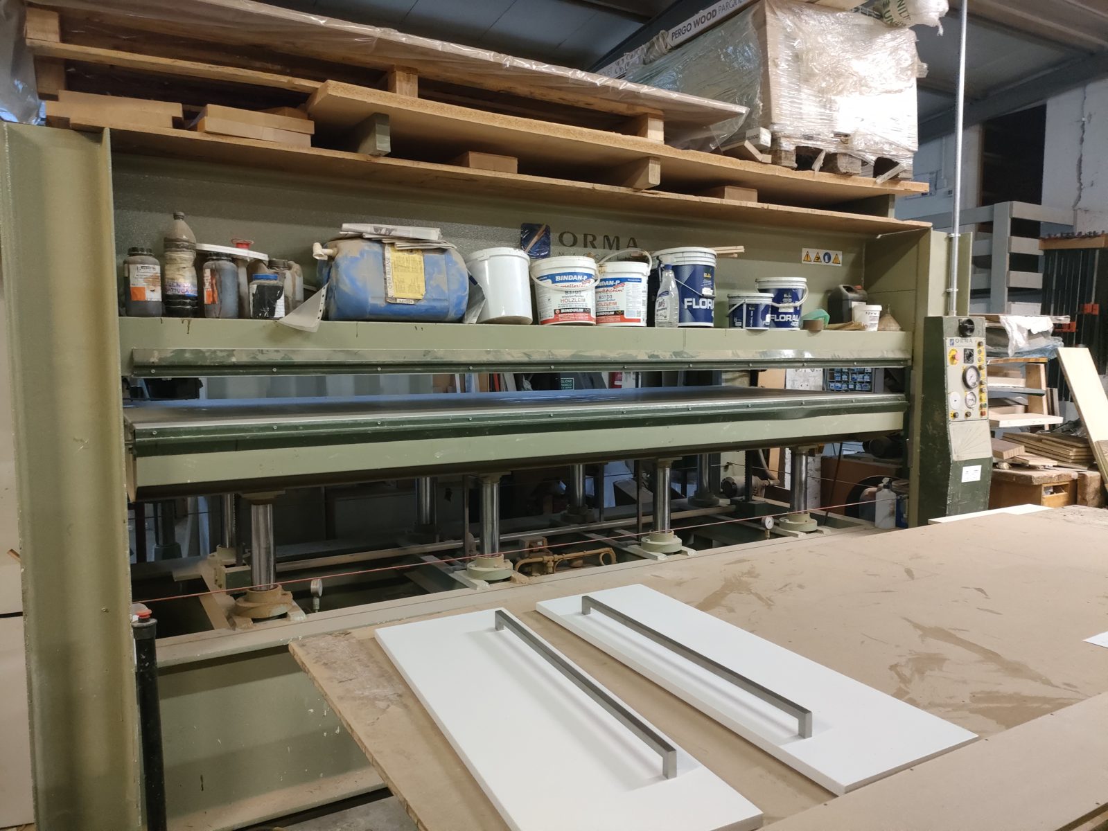 Fasi di lavorazione del legno in falegnameria