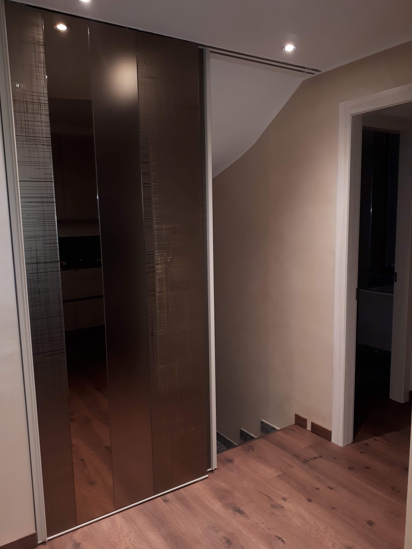 Porta scorrevole tutta altezza — Giovanni Conti Interior Design