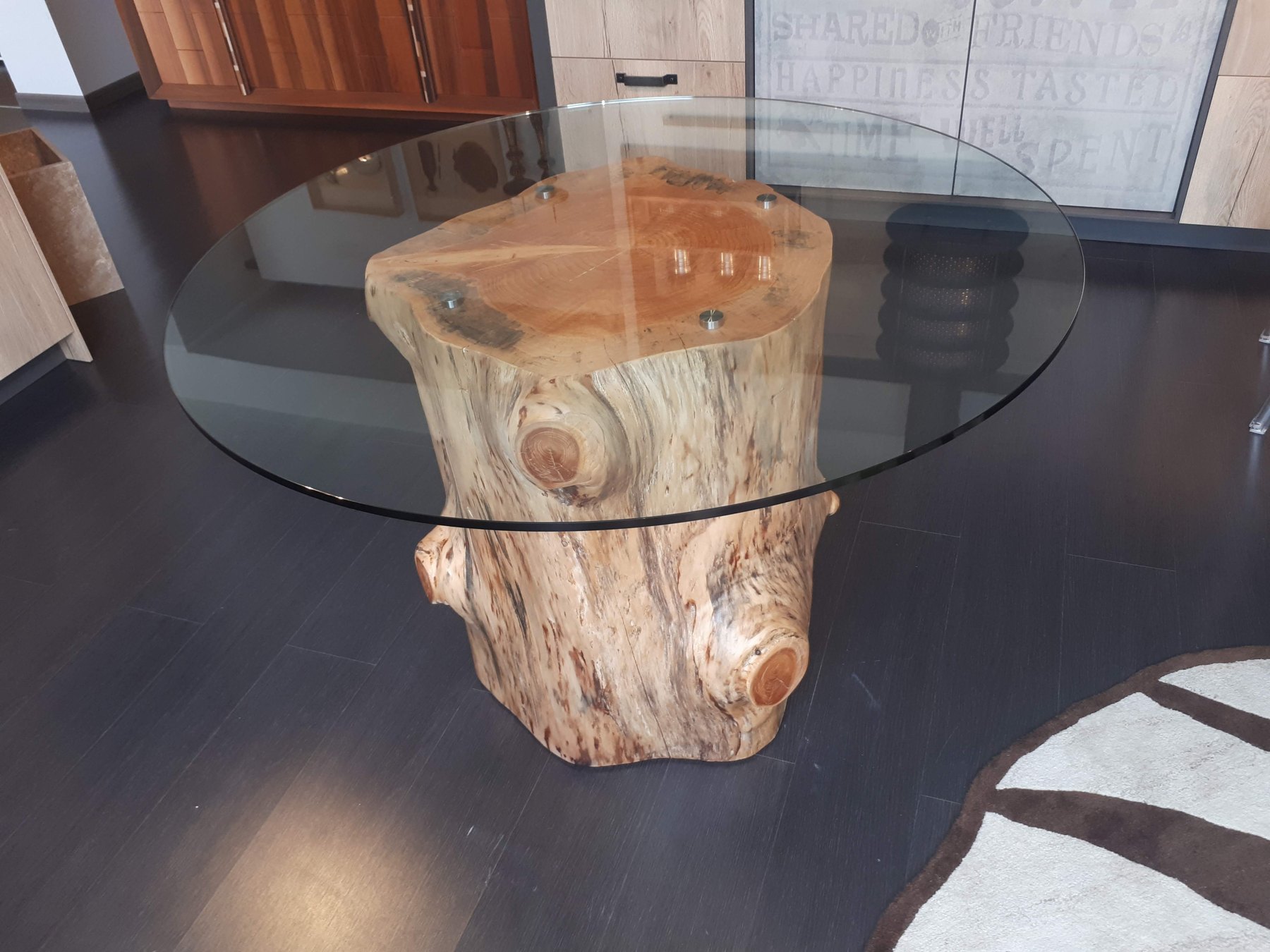 Tavolo con piano in vetro e base in legno — Giovanni Conti Interior Design