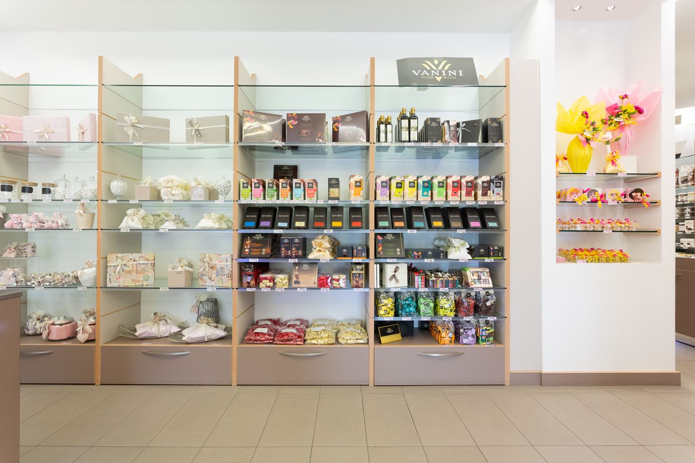 Arredo per negozi e contract — realizzazione 1, Giovanni Conti Interior Design