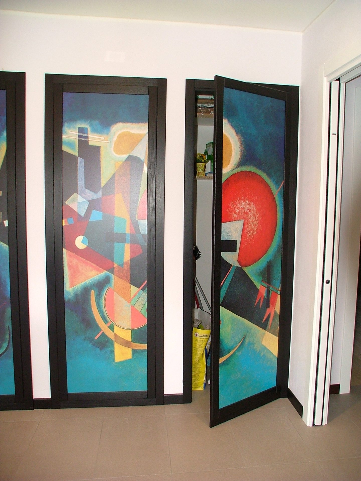 Porta effetto quadro a filo muro — Giovanni Conti Interior Design