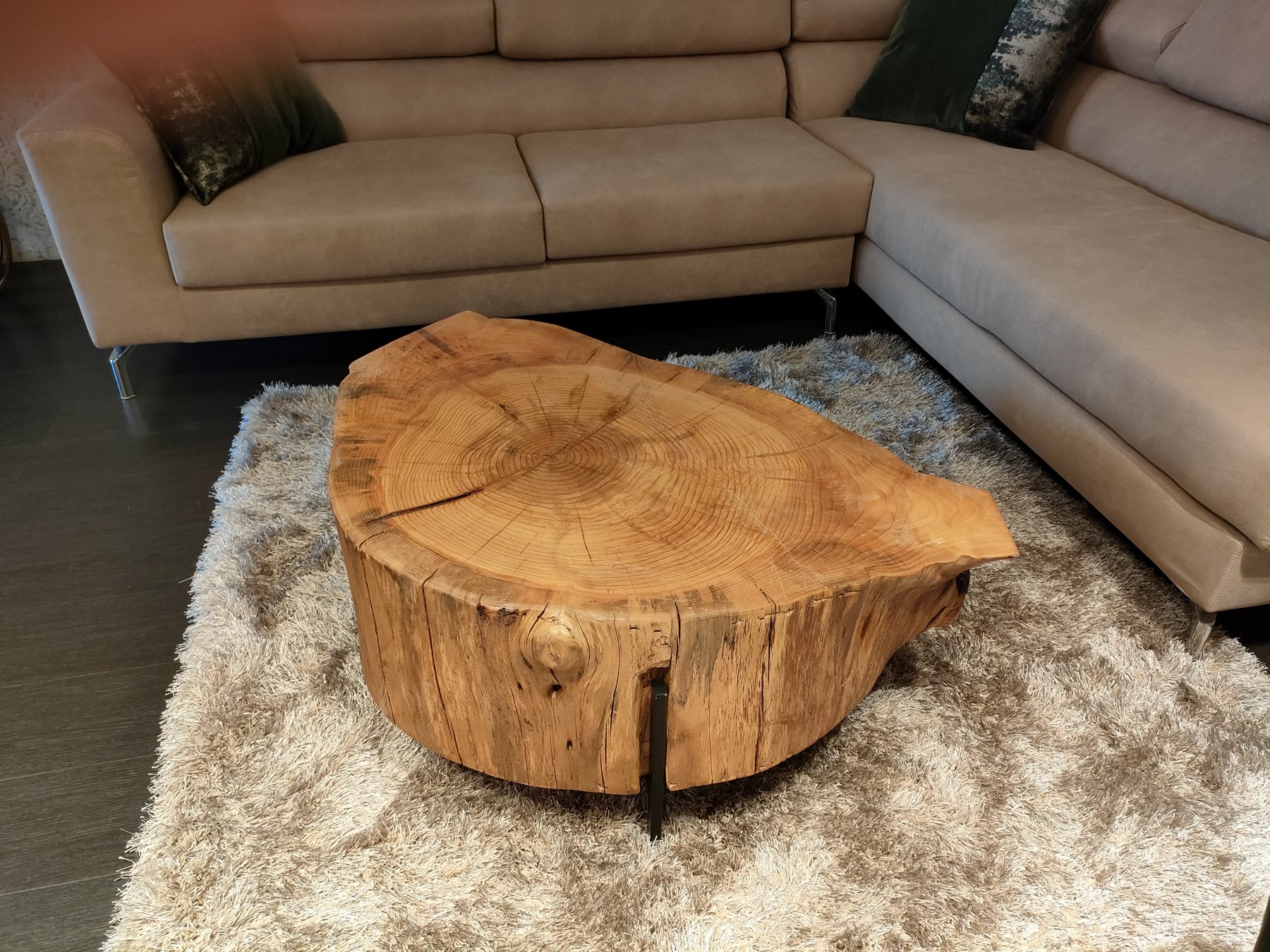 Tavolino con base in tronco — Giovanni Conti Interior Design